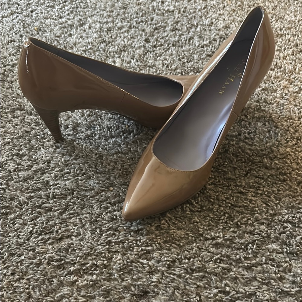 Elegant Tan Women's Heels
